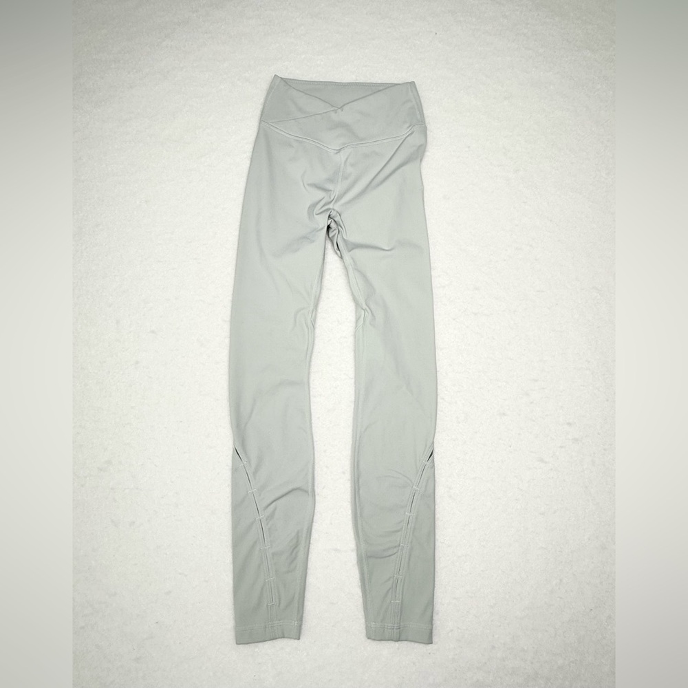 **SOLD**Wiskii Light Gray Active Leggings Pre-Owned Size S
